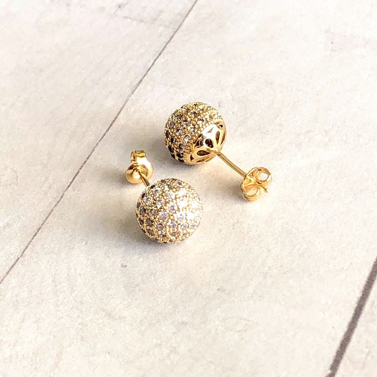 Gold ball studs