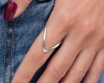 Minimal V shaped gold ring