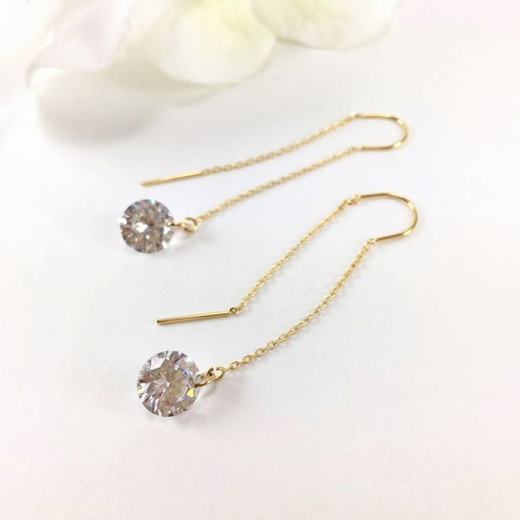 Drop earrings with a chain